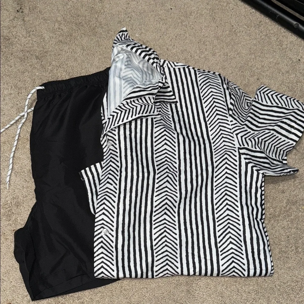 SHEIN Black and White Striped Men Shorts